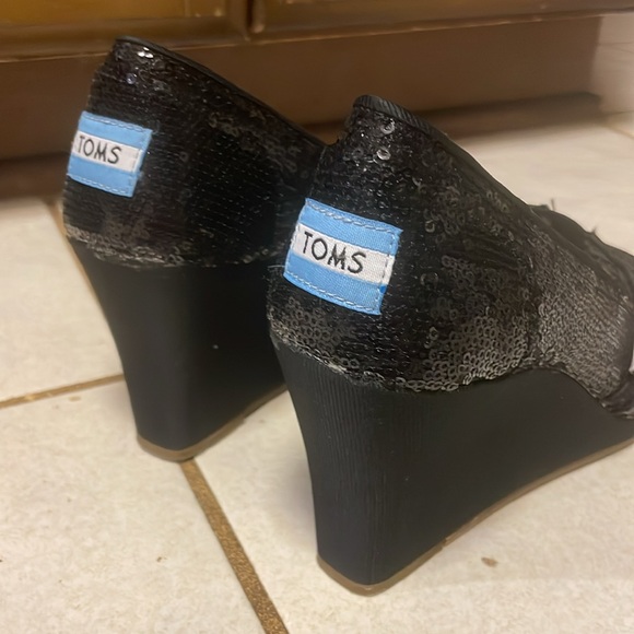 Toms woman’s 7M black sequin wedge shoes heels - Picture 4 of 6